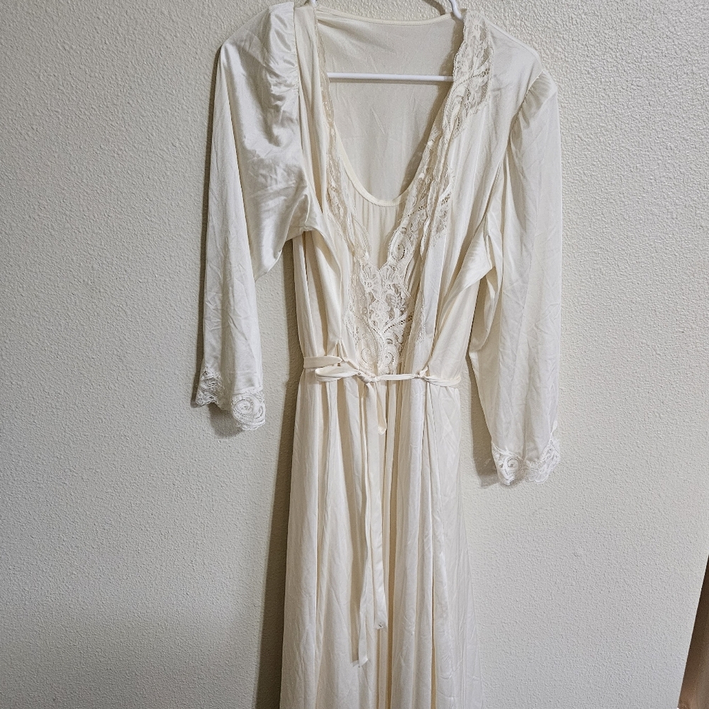 Olga Vintage Rare Cream Nightgown With Robe